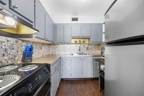 Condo in Saint Petersburg, Florida, 1 bedroom  № 1732646 - photo 10