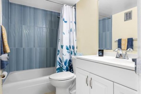Condo in Saint Petersburg, Florida, 1 bedroom  № 1732646 - photo 20