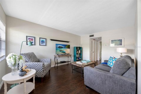 Condo in Saint Petersburg, Florida, 1 bedroom  № 1732646 - photo 8