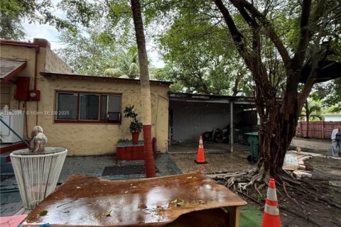 Propiedad comercial en venta en Miami, Florida, 325.81 m2 № 1952751 - foto 3