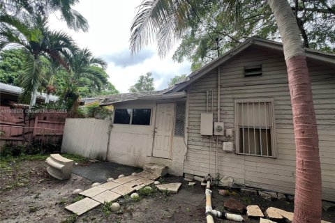 Propiedad comercial en venta en Miami, Florida, 325.81 m2 № 1952751 - foto 5