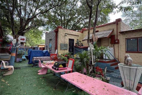 Propiedad comercial en venta en Miami, Florida, 325.81 m2 № 1952751 - foto 4