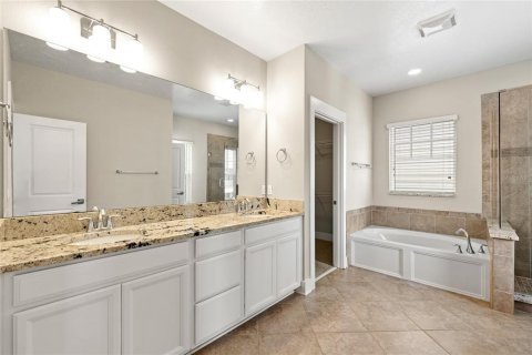 House in Kissimmee, Florida 3 bedrooms, 240.15 sq.m. № 2148194 - photo 23