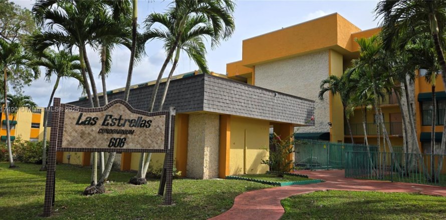 Condo in Hialeah, Florida, 2 bedrooms  № 1960434