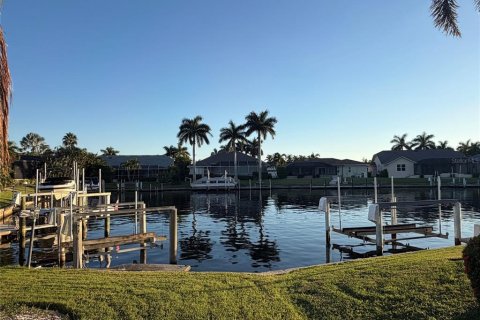 House in Punta Gorda, Florida 3 bedrooms, 187.85 sq.m. № 2393456 - photo 4