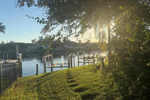 House in Punta Gorda, Florida 3 bedrooms, 187.85 sq.m. № 2393456 - photo 3