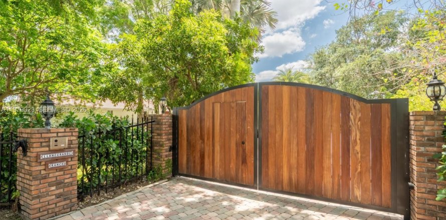 Casa en Southwest Ranches, Florida 4 dormitorios, 300.35 m2 № 2049930