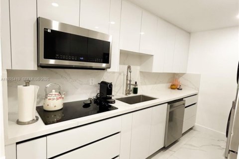 Купить кондоминиум в Майами, Флорида 2 спальни, 97.55м2, № 1984270 - фото 17