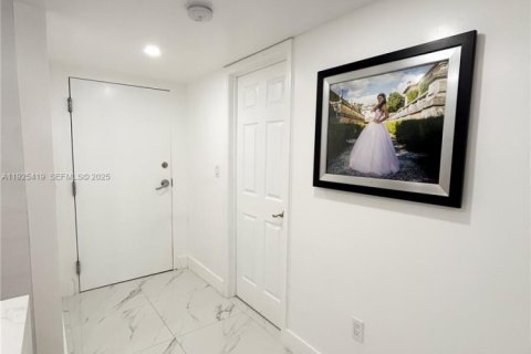 Купить кондоминиум в Майами, Флорида 2 спальни, 97.55м2, № 1984270 - фото 7