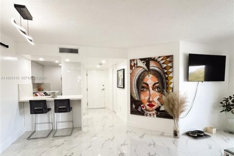 Купить кондоминиум в Майами, Флорида 2 спальни, 97.55м2, № 1984270 - фото 1