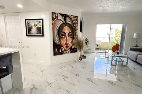 Купить кондоминиум в Майами, Флорида 2 спальни, 97.55м2, № 1984270 - фото 12