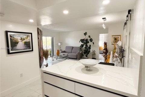 Купить кондоминиум в Майами, Флорида 2 спальни, 97.55м2, № 1984270 - фото 14