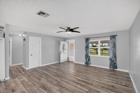 House in Apollo Beach, Florida 3 bedrooms, 103.86 sq.m. № 2421659 - photo 14