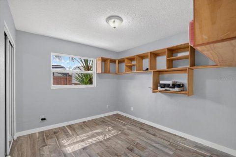 House in Apollo Beach, Florida 3 bedrooms, 103.86 sq.m. № 2421659 - photo 9
