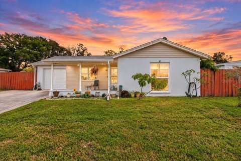 House in Apollo Beach, Florida 3 bedrooms, 103.86 sq.m. № 2421659