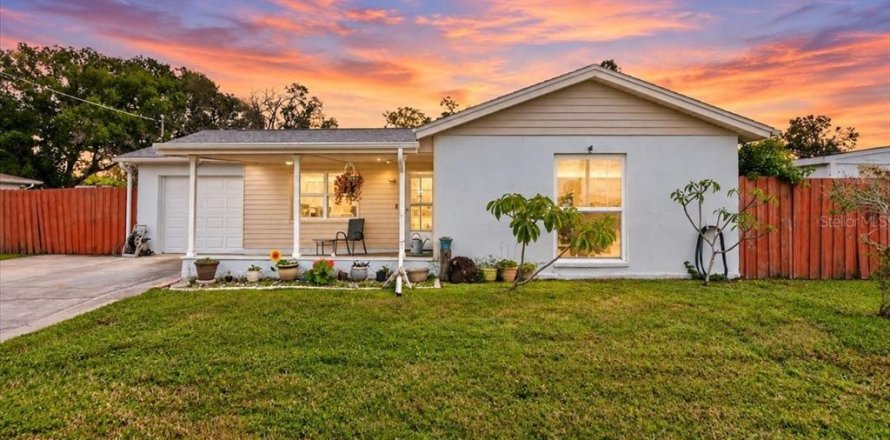 House in Apollo Beach, Florida 3 bedrooms, 103.86 sq.m. № 2421659
