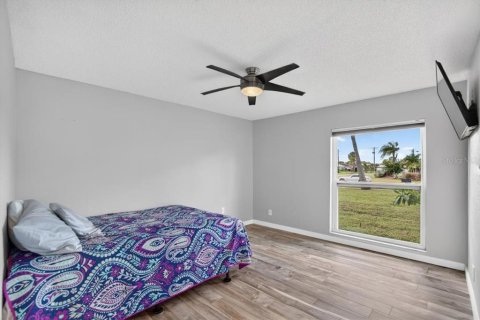 House in Apollo Beach, Florida 3 bedrooms, 103.86 sq.m. № 2421659 - photo 6