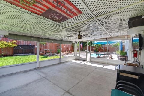 House in Apollo Beach, Florida 3 bedrooms, 103.86 sq.m. № 2421659 - photo 18