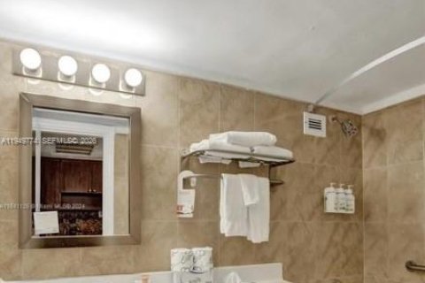 Condo in Sunny Isles Beach, Florida  № 2089198 - photo 8