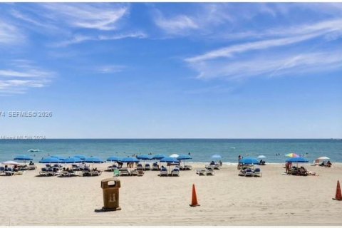Studio in the Condo in Sunny Isles Beach, Florida  № 2089198