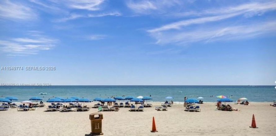 Studio in the Condo in Sunny Isles Beach, Florida  № 2089198