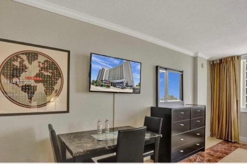 Condo in Sunny Isles Beach, Florida  № 2089198 - photo 3