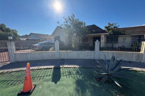 Купить виллу или дом в Майами, Флорида 3 спальни, 187.66м2, № 2006471 - фото 2