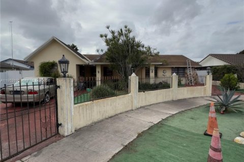 Дом в Майами, Флорида 3 спальни, 187.66м2 № 2006471