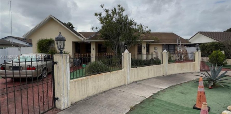 Дом в Майами, Флорида 3 спальни, 187.66м2 № 2006471