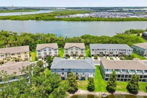 Townhouse in PALM RIVER TOWNHOMES in Tampa, Florida 2 bedrooms, 111.48 sq.m. № 2227399 - photo 26