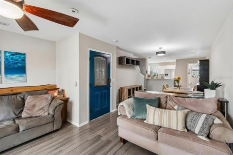 Townhouse in PALM RIVER TOWNHOMES in Tampa, Florida 2 bedrooms, 111.48 sq.m. № 2227399 - photo 9