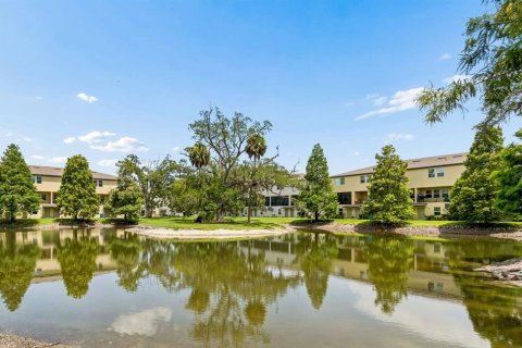 Townhouse in PALM RIVER TOWNHOMES in Tampa, Florida 2 bedrooms, 111.48 sq.m. № 2227399 - photo 25
