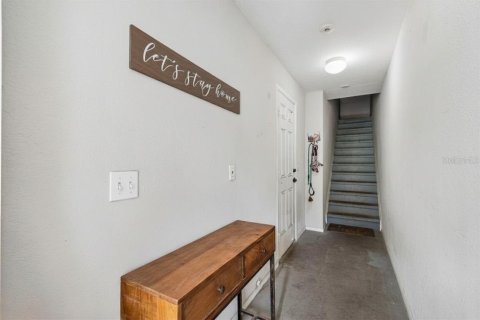 Townhouse in PALM RIVER TOWNHOMES in Tampa, Florida 2 bedrooms, 111.48 sq.m. № 2227399 - photo 5