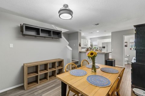 Townhouse in PALM RIVER TOWNHOMES in Tampa, Florida 2 bedrooms, 111.48 sq.m. № 2227399 - photo 10