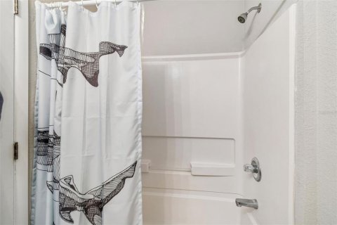 Townhouse in PALM RIVER TOWNHOMES in Tampa, Florida 2 bedrooms, 111.48 sq.m. № 2227399 - photo 21