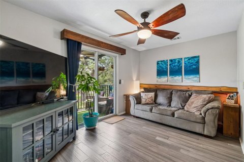 Townhouse in PALM RIVER TOWNHOMES in Tampa, Florida 2 bedrooms, 111.48 sq.m. № 2227399 - photo 7