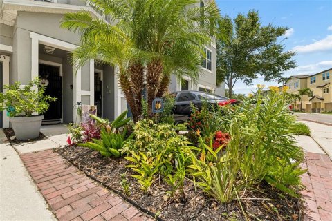 Townhouse in PALM RIVER TOWNHOMES in Tampa, Florida 2 bedrooms, 111.48 sq.m. № 2227399 - photo 4