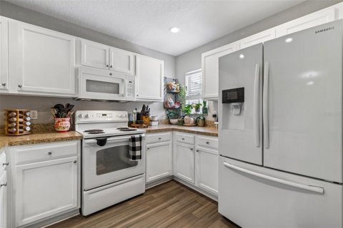Townhouse in PALM RIVER TOWNHOMES in Tampa, Florida 2 bedrooms, 111.48 sq.m. № 2227399 - photo 12
