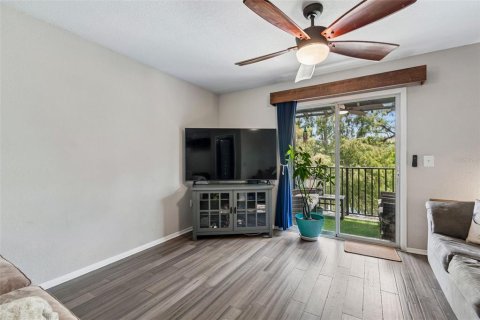 Townhouse in PALM RIVER TOWNHOMES in Tampa, Florida 2 bedrooms, 111.48 sq.m. № 2227399 - photo 6