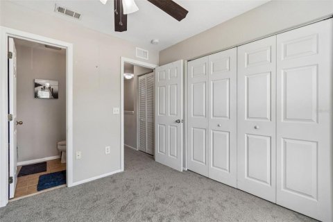Townhouse in PALM RIVER TOWNHOMES in Tampa, Florida 2 bedrooms, 111.48 sq.m. № 2227399 - photo 19