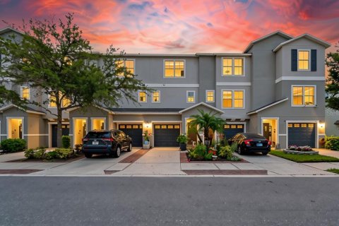 Townhouse in PALM RIVER TOWNHOMES in Tampa, Florida 2 bedrooms, 111.48 sq.m. № 2227399