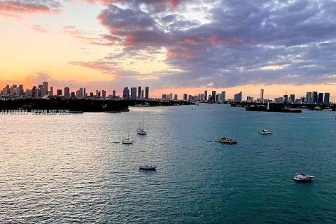 Condo in Miami Beach, Florida, 1 bedroom  № 2003265 - photo 4