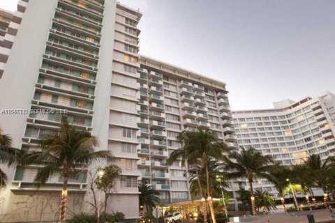 Condo in Miami Beach, Florida, 1 bedroom  № 2003265 - photo 6