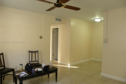 Снять в аренду квартиру в Норт-Майами, Флорида 2 спальни, 62.24м2, № 1989414 - фото 4