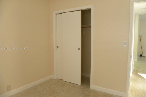 Снять в аренду квартиру в Норт-Майами, Флорида 2 спальни, 62.24м2, № 1989414 - фото 2