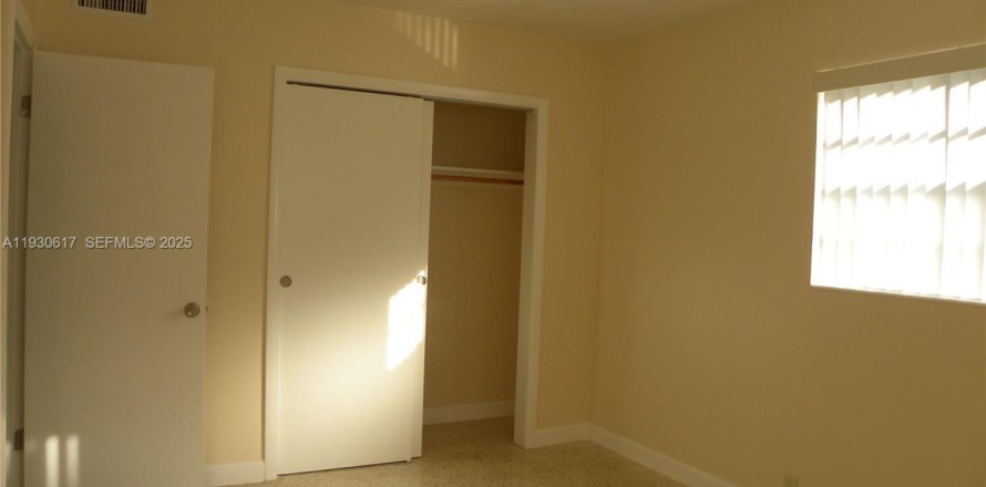 Квартира в Норт-Майами, Флорида 2 спальни, 62.24м2 № 1989414