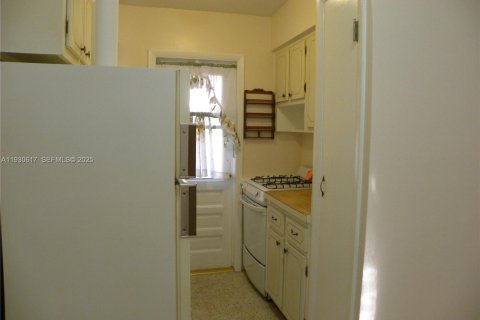 Снять в аренду квартиру в Норт-Майами, Флорида 2 спальни, 62.24м2, № 1989414 - фото 3