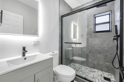 House in Miami, Florida 3 bedrooms, 158.96 sq.m. № 2088330 - photo 25