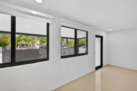 House in Miami, Florida 3 bedrooms, 158.96 sq.m. № 2088330 - photo 12