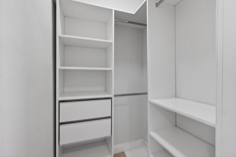 House in Miami, Florida 3 bedrooms, 158.96 sq.m. № 2088330 - photo 29